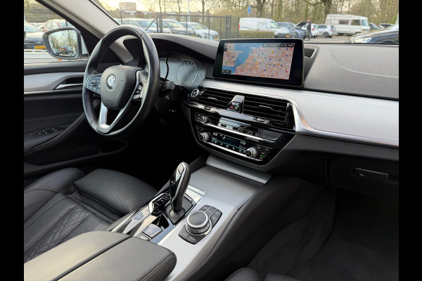 BMW 5 Serie Touring 530e xDrive Executive / Navi / Climate / Camera / Panormadak / Leder / 20"breedset