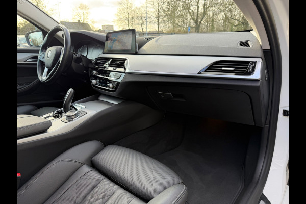 BMW 5 Serie Touring 530e xDrive Executive / Navi / Climate / Camera / Panormadak / Leder / 20"breedset