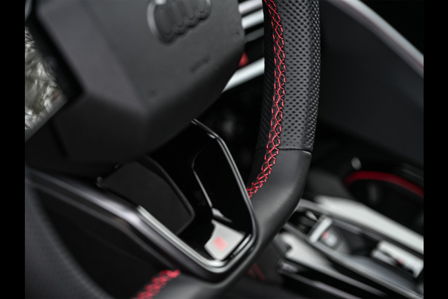 Audi Q5 Sportback 2.0 TFSI e-hybrid quattro S edition Competition | Luchtvering | S-Seats | Trekhaak | Digital Oled | Adaptive Cruise | Tech Plus | 360 Camera | Memory | Ambiance interieur