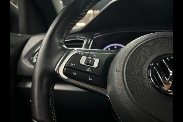Volkswagen T-Roc 1.5 TSI R-LINE | Pano | Lane | Camera |