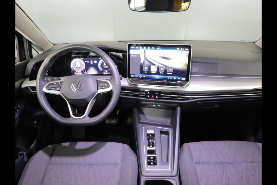 Volkswagen Golf 1.5 eHybrid Life Edition 204 pk Automaat (DSG) | Verlengde garantie | Navigatie | Parkeersensoren (Park assist) | Achteruitrijcamera |