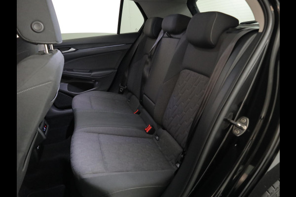 Volkswagen Golf 1.5 eHybrid Life Edition 204 pk Automaat (DSG) | Verlengde garantie | Navigatie | Parkeersensoren (Park assist) | Achteruitrijcamera |