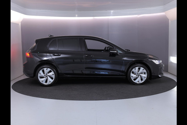 Volkswagen Golf 1.5 eHybrid Life Edition 204 pk Automaat (DSG) | Verlengde garantie | Navigatie | Parkeersensoren (Park assist) | Achteruitrijcamera |