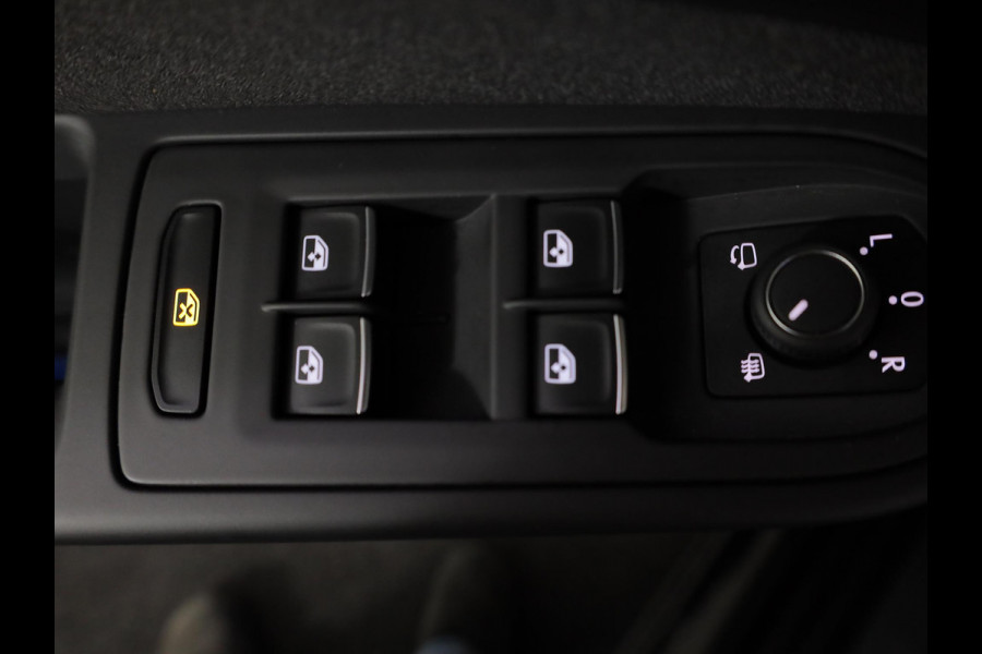 Volkswagen Golf 1.5 eHybrid Life Edition 204 pk Automaat (DSG) | Verlengde garantie | Navigatie | Parkeersensoren (Park assist) | Achteruitrijcamera |