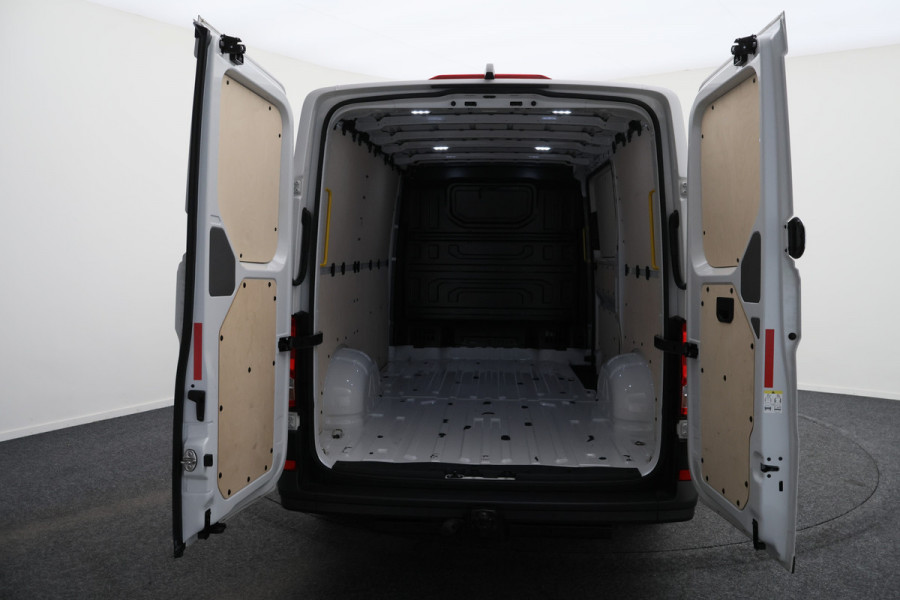 Volkswagen Crafter 35 2.0 TDI DSG 177 PK L3H2 Airco, Camera, ACC, Apple Carplay, Verwarmde Stoelen, LED, Trekhaak