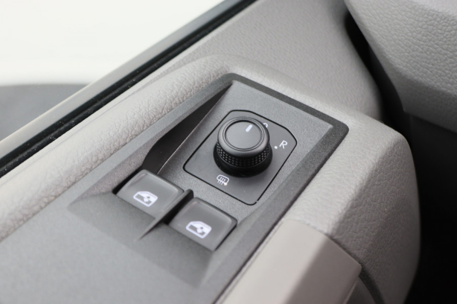 Volkswagen Crafter 35 2.0 TDI DSG 177 PK L3H2 Airco, Camera, ACC, Apple Carplay, Verwarmde Stoelen, LED, Trekhaak
