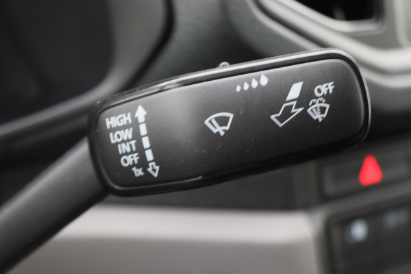 Volkswagen Crafter 35 2.0 TDI DSG 177 PK L3H2 Airco, Camera, ACC, Apple Carplay, Verwarmde Stoelen, LED, Trekhaak