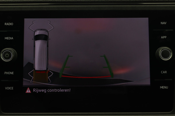 Volkswagen Crafter 35 2.0 TDI DSG 177 PK L3H2 Airco, Camera, ACC, Apple Carplay, Verwarmde Stoelen, LED, Trekhaak