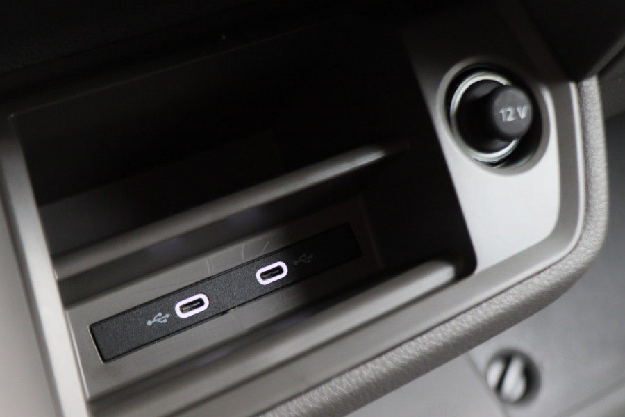 Volkswagen Crafter 35 2.0 TDI DSG 177 PK L3H2 Airco, Camera, ACC, Apple Carplay, Verwarmde Stoelen, LED, Trekhaak