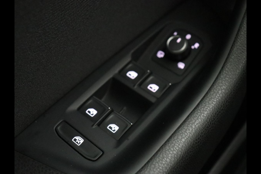 Volkswagen Passat 1.4 TSI PHEV GTE | Stoelverwarming | Adaptive cruise | Carplay | Navigatie | 18'' | Matrix LED | Parkeerhulp | Bluetooth | Plug In