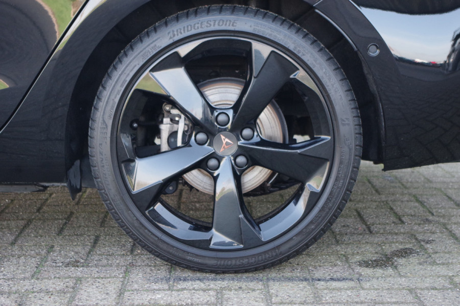 CUPRA Leon Sportstourer 1.4 e-Hybrid 204 PK BNS, Kuipstoelen, Winterpakket, Memory, Camera, Carplay