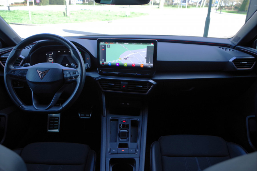 CUPRA Leon Sportstourer 1.4 e-Hybrid 204 PK BNS, Kuipstoelen, Winterpakket, Memory, Camera, Carplay