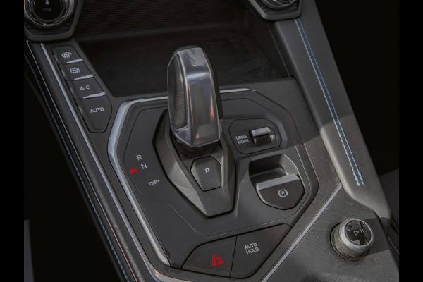 Lynk & Co 01 1.5 Black Edition Panoramadak|Camera|ACC|Stoelverwarming|Navi|Carplay