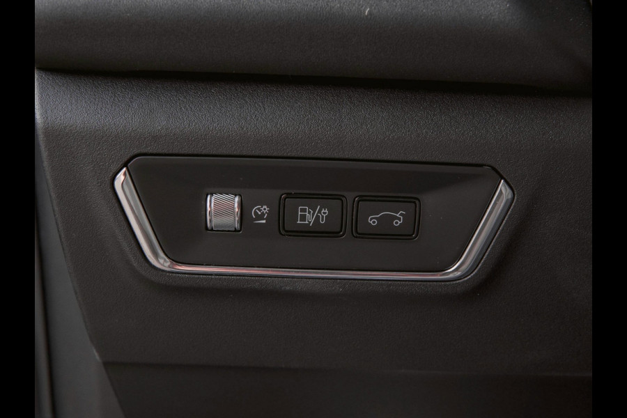 Lynk & Co 01 1.5 Black Edition Panoramadak|Camera|ACC|Stoelverwarming|Navi|Carplay