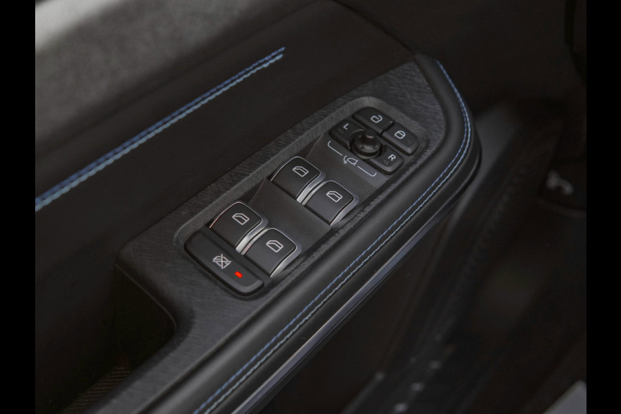 Lynk & Co 01 1.5 Black Edition Panoramadak|Camera|ACC|Stoelverwarming|Navi|Carplay