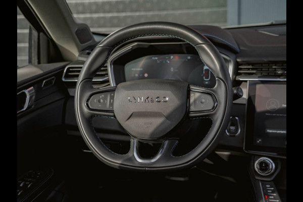 Lynk & Co 01 1.5 Black Edition Panoramadak|Camera|ACC|Stoelverwarming|Navi|Carplay
