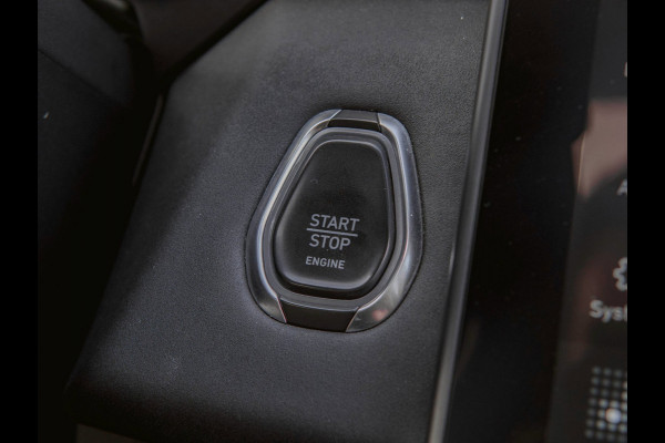 Lynk & Co 01 1.5 Black Edition Panoramadak|Camera|ACC|Stoelverwarming|Navi|Carplay