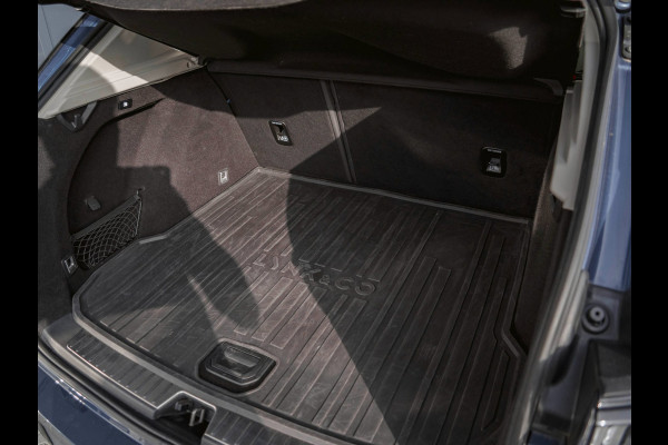 Lynk & Co 01 1.5 Black Edition Panoramadak|Camera|ACC|Stoelverwarming|Navi|Carplay