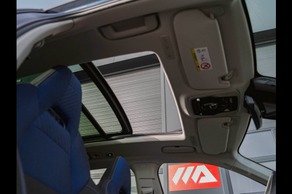 Lynk & Co 01 1.5 Black Edition Panoramadak|Camera|ACC|Stoelverwarming|Navi|Carplay