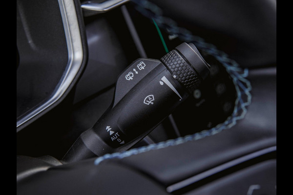 Lynk & Co 01 1.5 Black Edition Panoramadak|Camera|ACC|Stoelverwarming|Navi|Carplay
