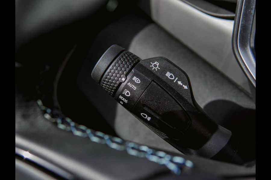 Lynk & Co 01 1.5 Black Edition Panoramadak|Camera|ACC|Stoelverwarming|Navi|Carplay