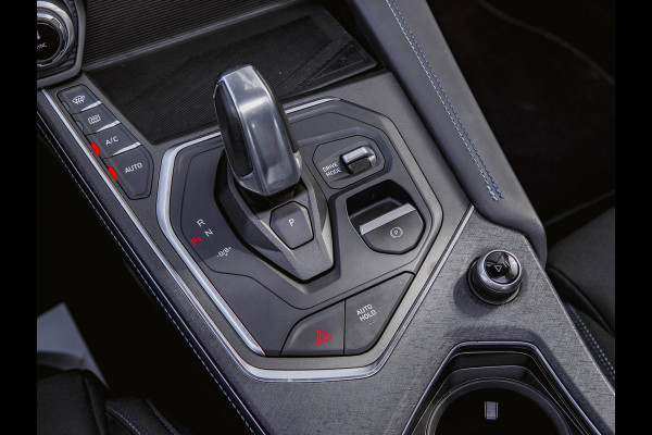 Lynk & Co 01 1.5 Black Edition Panoramadak|Camera|ACC|Stoelverwarming|Navi|Carplay