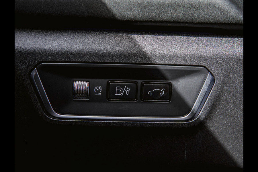 Lynk & Co 01 1.5 Black Edition Panoramadak|Camera|ACC|Stoelverwarming|Navi|Carplay