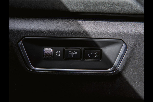 Lynk & Co 01 1.5 Black Edition Panoramadak|Camera|ACC|Stoelverwarming|Navi|Carplay