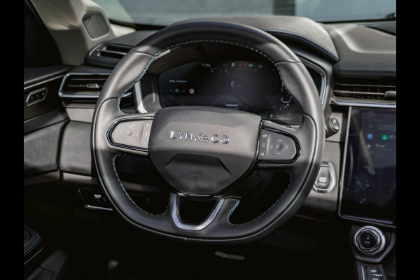 Lynk & Co 01 1.5 Black Edition Panoramadak|Camera|ACC|Stoelverwarming|Navi|Carplay