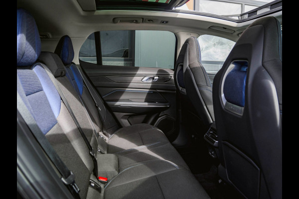 Lynk & Co 01 1.5 Black Edition Panoramadak|Camera|ACC|Stoelverwarming|Navi|Carplay