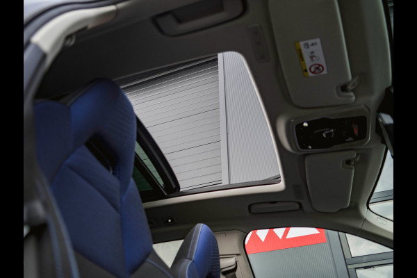 Lynk & Co 01 1.5 Black Edition Panoramadak|Camera|ACC|Stoelverwarming|Navi|Carplay