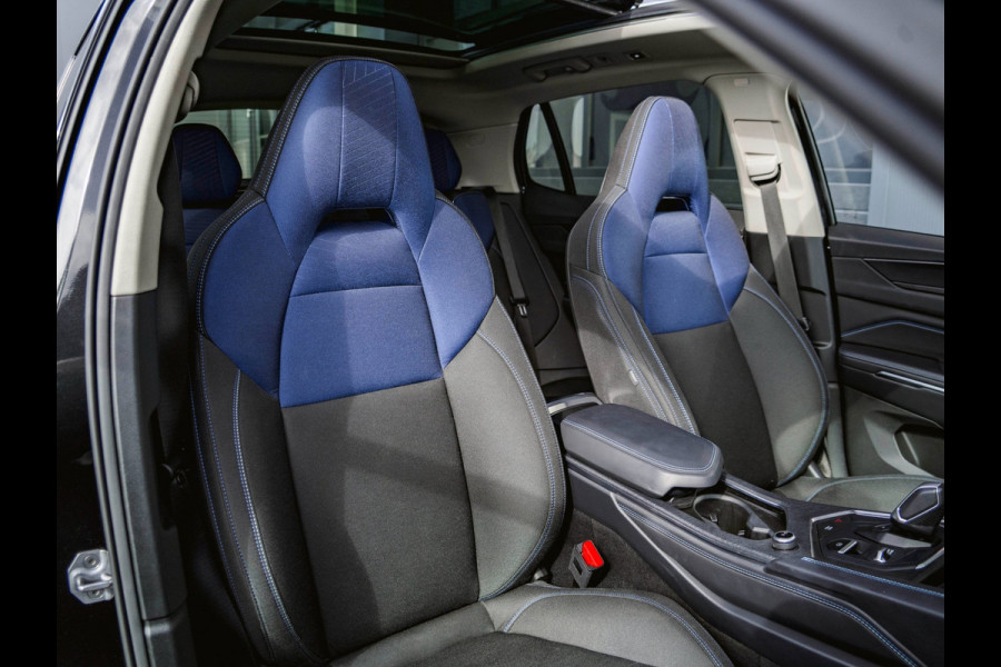 Lynk & Co 01 1.5 Black Edition Panoramadak|Camera|ACC|Stoelverwarming|Navi|Carplay