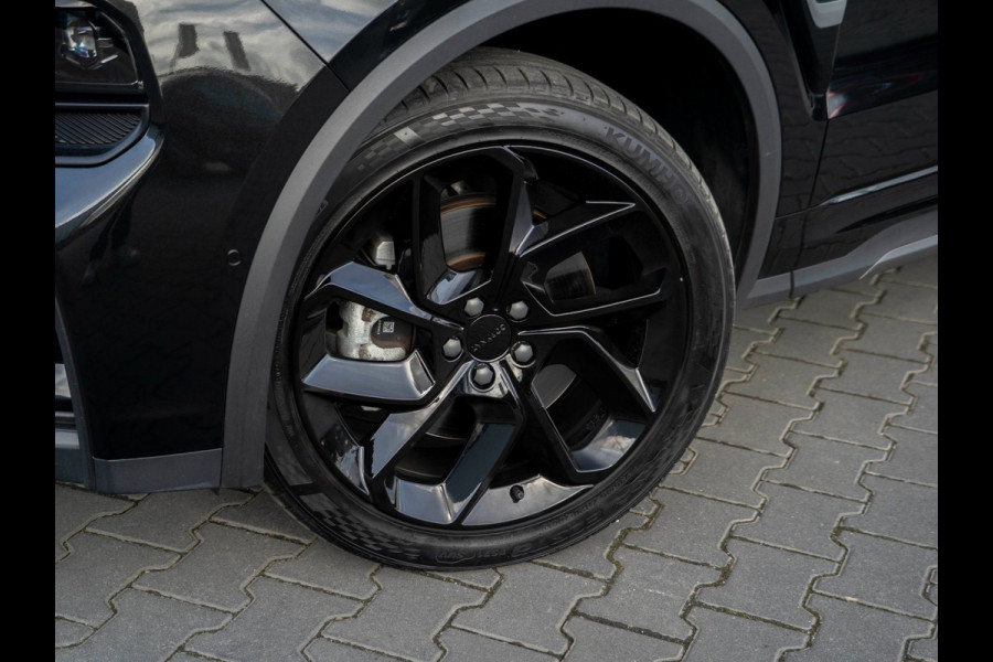 Lynk & Co 01 1.5 Black Edition Panoramadak|Camera|ACC|Stoelverwarming|Navi|Carplay