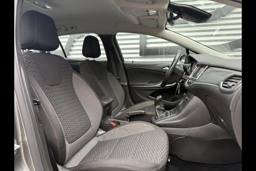 Opel Astra Sports Tourer 1.2 Business Edition 2e Eigenaar,Apple Carplay,Airco,Camera,Cruise,PDC,Trekhaak,N.A.P,APK tot 07-2026