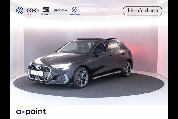 Audi A3 Sportback 40 TFSI e S-Line 204 pk S-tronic | SOH 99% | Private lease vanaf €603,- | Panoramadak | Parkeersensoren (Park assist) | Achteruitrijcamera | Stoelverwarming | S-Line exterieur |