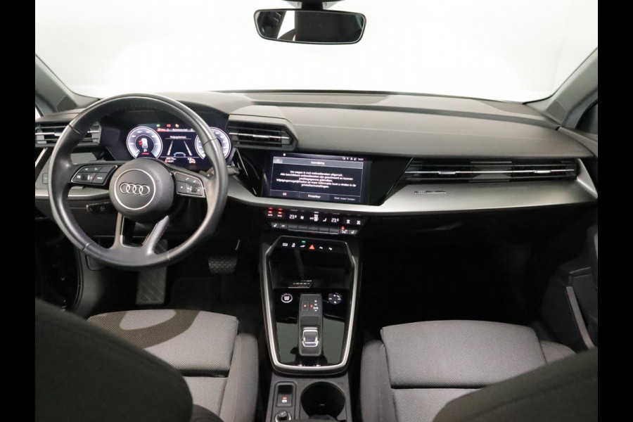 Audi A3 Sportback 40 TFSI e S-Line 204 pk S-tronic | SOH 99% | Private lease vanaf €603,- | Panoramadak | Parkeersensoren (Park assist) | Achteruitrijcamera | Stoelverwarming | S-Line exterieur |