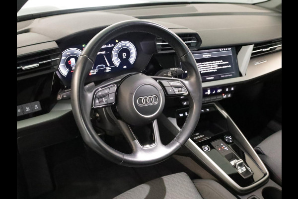 Audi A3 Sportback 40 TFSI e S-Line 204 pk S-tronic | SOH 99% | Private lease vanaf €603,- | Panoramadak | Parkeersensoren (Park assist) | Achteruitrijcamera | Stoelverwarming | S-Line exterieur |