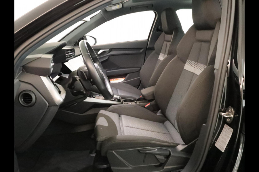 Audi A3 Sportback 40 TFSI e S-Line 204 pk S-tronic | SOH 99% | Private lease vanaf €603,- | Panoramadak | Parkeersensoren (Park assist) | Achteruitrijcamera | Stoelverwarming | S-Line exterieur |
