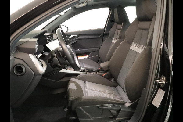 Audi A3 Sportback 40 TFSI e S-Line 204 pk S-tronic | SOH 99% | Private lease vanaf €603,- | Panoramadak | Parkeersensoren (Park assist) | Achteruitrijcamera | Stoelverwarming | S-Line exterieur |