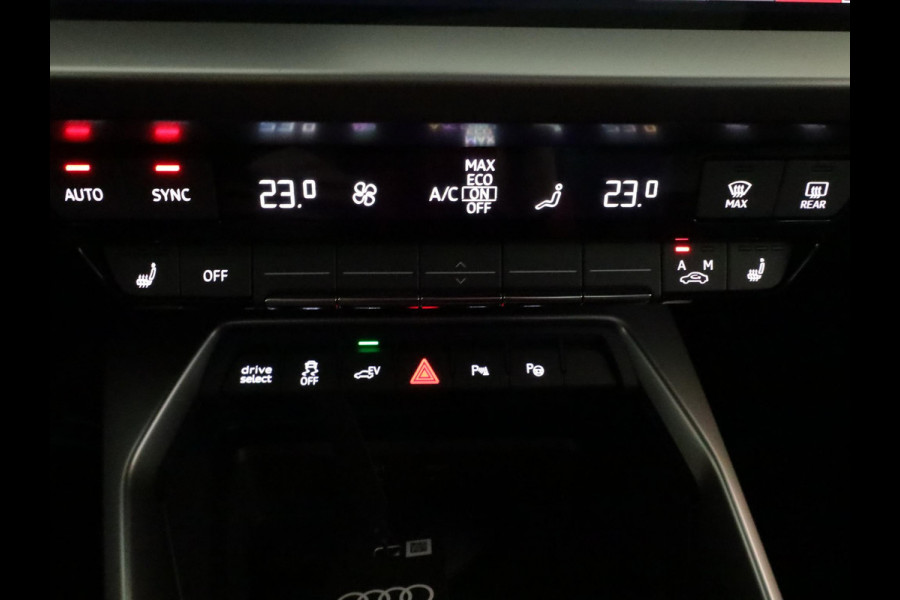 Audi A3 Sportback 40 TFSI e S-Line 204 pk S-tronic | SOH 99% | Private lease vanaf €603,- | Panoramadak | Parkeersensoren (Park assist) | Achteruitrijcamera | Stoelverwarming | S-Line exterieur |