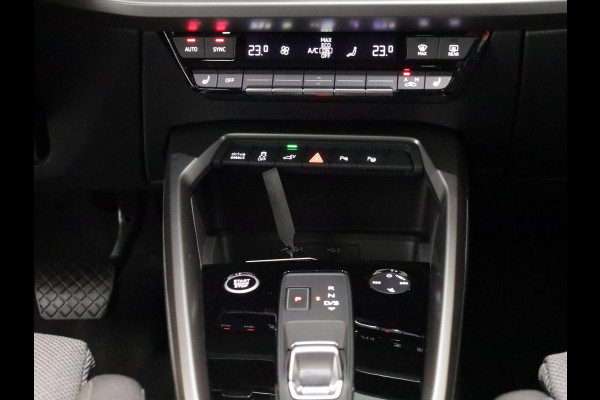 Audi A3 Sportback 40 TFSI e S-Line 204 pk S-tronic | SOH 99% | Private lease vanaf €603,- | Panoramadak | Parkeersensoren (Park assist) | Achteruitrijcamera | Stoelverwarming | S-Line exterieur |