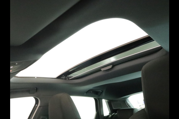 Audi A3 Sportback 40 TFSI e S-Line 204 pk S-tronic | SOH 99% | Private lease vanaf €603,- | Panoramadak | Parkeersensoren (Park assist) | Achteruitrijcamera | Stoelverwarming | S-Line exterieur |