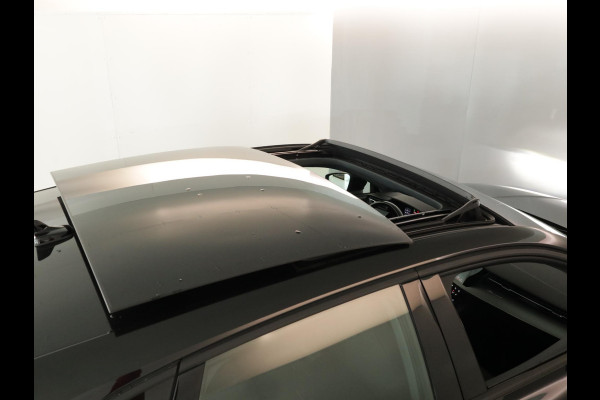 Audi A3 Sportback 40 TFSI e S-Line 204 pk S-tronic | SOH 99% | Private lease vanaf €603,- | Panoramadak | Parkeersensoren (Park assist) | Achteruitrijcamera | Stoelverwarming | S-Line exterieur |