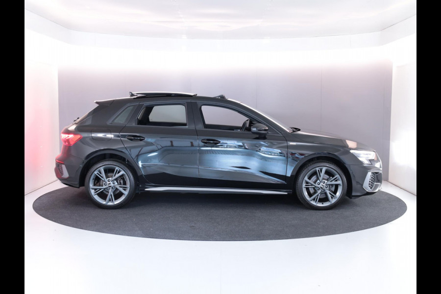 Audi A3 Sportback 40 TFSI e S-Line 204 pk S-tronic | SOH 99% | Private lease vanaf €603,- | Panoramadak | Parkeersensoren (Park assist) | Achteruitrijcamera | Stoelverwarming | S-Line exterieur |