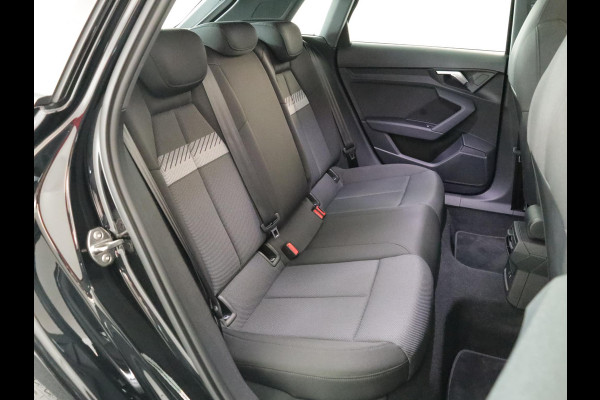Audi A3 Sportback 40 TFSI e S-Line 204 pk S-tronic | SOH 99% | Private lease vanaf €603,- | Panoramadak | Parkeersensoren (Park assist) | Achteruitrijcamera | Stoelverwarming | S-Line exterieur |