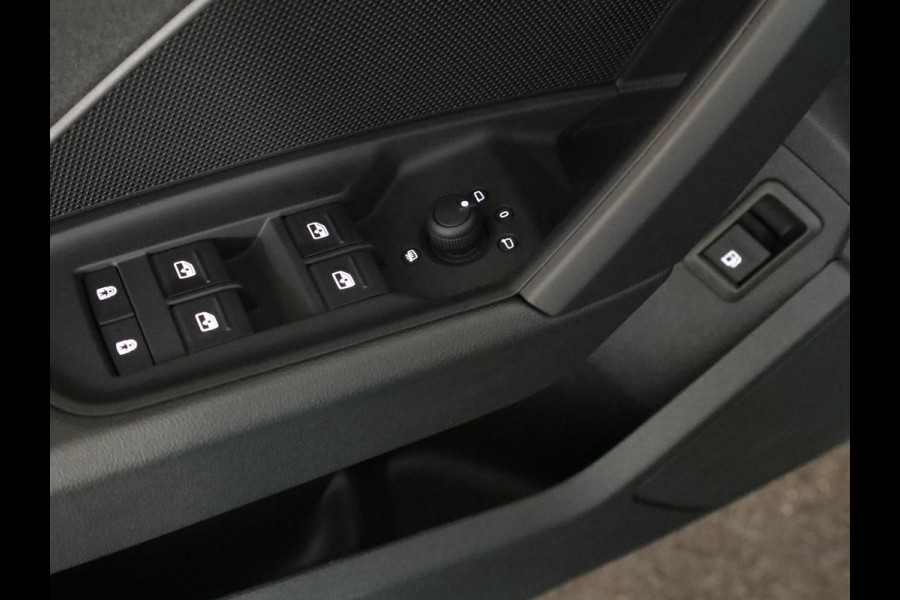 Audi A3 Sportback 40 TFSI e S-Line 204 pk S-tronic | SOH 99% | Private lease vanaf €603,- | Panoramadak | Parkeersensoren (Park assist) | Achteruitrijcamera | Stoelverwarming | S-Line exterieur |