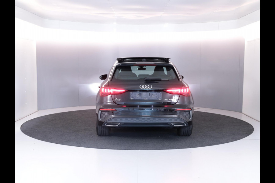 Audi A3 Sportback 40 TFSI e S-Line 204 pk S-tronic | SOH 99% | Private lease vanaf €603,- | Panoramadak | Parkeersensoren (Park assist) | Achteruitrijcamera | Stoelverwarming | S-Line exterieur |