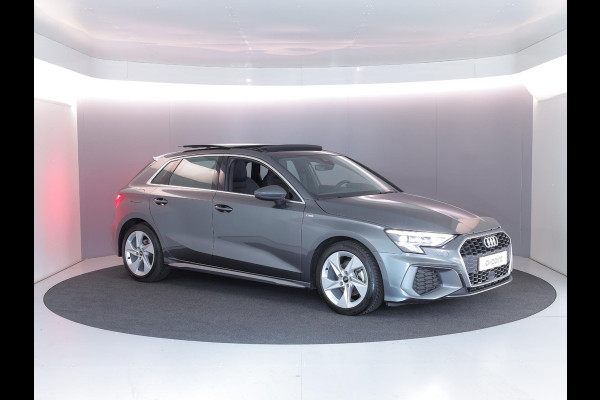 Audi A3 Sportback 30 TFSI S edition 110 pk S-tronic | Navigatie | Panoramadak | Parkeersensoren (Park assist) | S-Line |