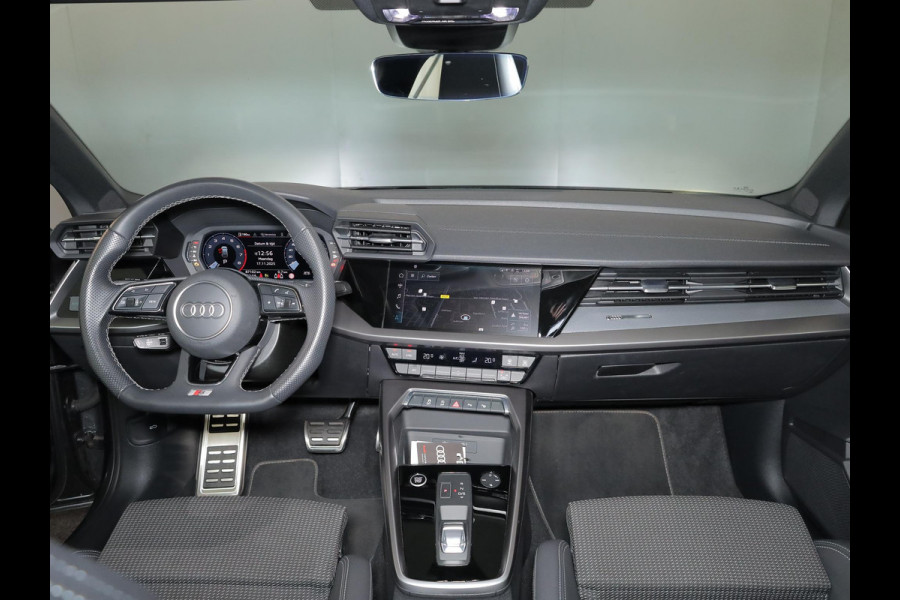 Audi A3 Sportback 30 TFSI S edition 110 pk S-tronic | Navigatie | Panoramadak | Parkeersensoren (Park assist) | S-Line |