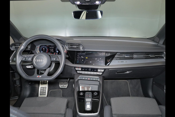 Audi A3 Sportback 30 TFSI S edition 110 pk S-tronic | Navigatie | Panoramadak | Parkeersensoren (Park assist) | S-Line |